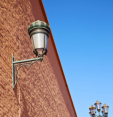 포토 JPG 해외이미지 전통 디자인 외관 문화 벽 여행 가로등 건축양식 하늘 벽돌 조명 거리 사람없음 야외 건물 장식 세로 빛 울타리 도시풍경 금속 힘 에너지 수확 골동품 등불 램프 기둥 도시 화려 역사 클래식 철 복고 모로코 고립 구식 엘리먼트 옛날 스타일 해외202004 해외포토 건축물 공공시설 건축 컨셉 농업 아프리카 재질 풍경 담장 파일형식 이미지허브