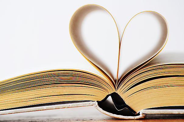 포토 JPG 해외이미지 모양 교육 종이 결혼 발렌타인데이 사랑 사람없음 책 독서 하트 오픈 도서관 인쇄 심볼 문학 시트 출판 해외202004 해외포토 감정 데이이벤트 이벤트 파일형식 이미지허브