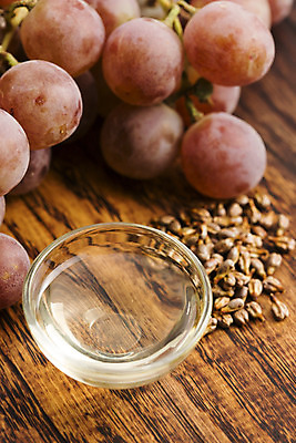 포토 JPG 해외이미지 다이어트 재료 포도 건강 씨앗 사람없음 갈색 노란색 와인 화장품 흰색 원형 약국 컵받침 날것 테라피 고립 해외202004 해외포토 도형 식물 컬러 과일 의학 주류 뷰티 받침대 파일형식 이미지허브