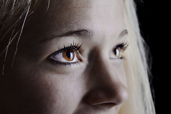 포토 JPG 해외이미지 모델 학생 긴머리 여자 행복 얼굴 검은배경 한명 미소 웃음 옆모습 10대 청춘 금발 기쁨 묘사 싱글 고립 성인여자만 연습생 견습생 해외202004 해외포토 1 헤어스타일 감정 뷰포인트 백그라운드 컨셉 청소년 표정 사람 신체부위 검은색 연습 여자만 성인만 파일형식 이미지허브