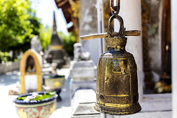 포토 JPG 해외이미지 전통 아시아 종교 문화 여행 백그라운드 불교 건축양식 태국 매달리기 미술 동양인 사람없음 장식 금속 골동품 종 사찰 영혼 황금 선택 심볼 청동 동쪽 놋쇠 숭배 옛날 줄서기 철강 스타일 해외202004 해외포토 건축 나라 컨셉 종교건축 모션 재질 문화예술 인종 방향 파일형식 이미지허브