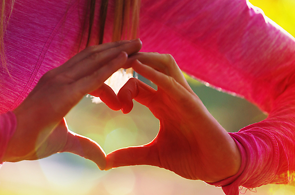 포토 JPG 해외이미지 모양 손 행복 결혼 백그라운드 컨셉 가족 자연 추상 휴가 발렌타인데이 사랑 사람 풍경 성인 사람없음 여름 빛 글로벌 태양 일출 일몰 하트 고독 심볼 사인 해외202004 해외포토 자연요소 계절 감정 무늬 관계 데이이벤트 이벤트 신체부위 노을 생태계 파일형식 이미지허브