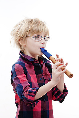 포토 JPG 해외이미지 백인 1 어린이 음악 백그라운드 놀이 미술 한명 사람 소년 음악가 기구 잡기 작음 고립 뮤지컬 해외202004 해외포토 서양인 직업 남자 모션 문화예술 크기 파일형식 이미지허브