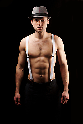 포토 JPG 해외이미지 백인 모델 1 남자 무기 포즈 백그라운드 신체 근육 탈의 한명 사람 성인 유행 검은색 힘 멜빵 어깨 근육질 몸통 궤 심각 해외202004 해외포토 서양인 잡화 컬러 컨셉 신체부위 몸매 파일형식 이미지허브