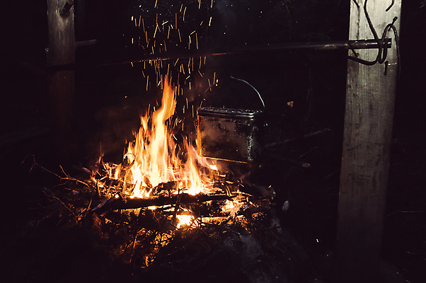 포토 JPG 해외이미지 전통 라이프스타일 커피 음료 음식 자연 주전자 따뜻함 손잡이 요리 사람없음 목재 물 금속 검은색 기계 새벽 장비 수확 골동품 뜨거움 클래식 연기 냄비 야간 수증기 장작 모닥불 찻주전자 벽난로 복고 끓이기 보일러 옛날 철강 화상 생존 해외202004 해외포토 자연요소 나무 컬러 컨셉 농업 재료 모션 재질 주방용품 불 생활 상처 솥 생태계 파일형식 이미지허브