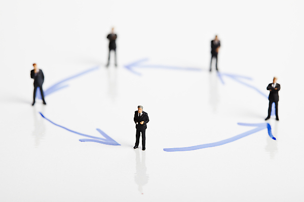 포토 JPG 해외이미지 화살표 협력 실내 사람없음 아웃포커스 금융 업무 비즈니스맨 그룹 흰배경 순환 금융비즈니스 인물미니어처 공유 해외202004 해외포토 남자 백그라운드 비즈니스 모션 촬영기법 내부 경제 미니어처 흰색 작업 직장인 파일형식 이미지허브