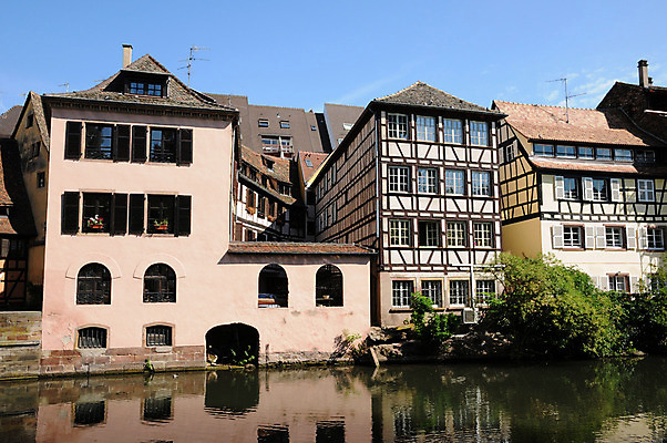 포토 JPG 해외이미지 건축양식 주택 풍경 사람없음 건물 프랑스 역사 그림 옛날 스트라스부르 해외202004 해외포토 건축물 건축 유럽 파일형식 이미지허브