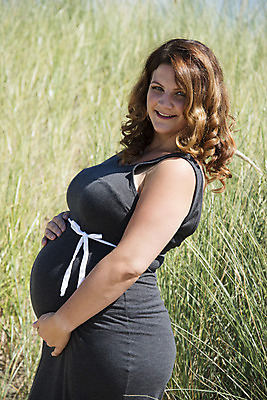 포토 JPG 해외이미지 손 여자 행복 리본 어린이 자연 엄마 건강 관리 사랑 한명 사람 성인 부모 검은색 희망 임산부 임신 흰색 아기 기다림 예측 활 배꼽 해외202004 해외포토 1 감정 컬러 컨셉 가족 모션 신체부위 배_신체부위 생태계 파일형식 이미지허브