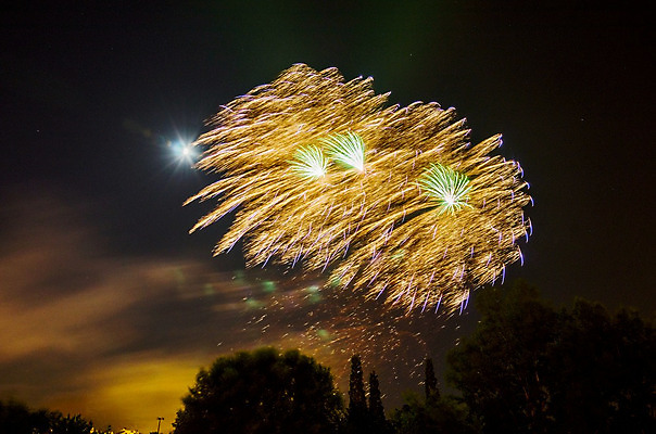 포토 JPG 해외이미지 백그라운드 하늘 불 새로움 기념 폭죽 사람없음 빨간색 파티 검은색 흰색 축하 업무 야간 폭발 파열 해외202004 해외포토 자연요소 컬러 컨셉 이벤트 작업 파일형식 이미지허브