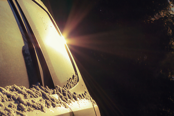 포토 JPG 해외이미지 디자인 부분 교통시설 자동차 유리 표면 손잡이 사람없음 옆모습 빛 반사 문 금속 어둠 물방울 우아함 은색 야간 주차 절도 보안 서리 공포 해킹 노려봄 자동 스타일 해외202004 해외포토 자연요소 육상교통 뷰포인트 컬러 교통 컨셉 재질 표정 안전 범죄 시설 파일형식 이미지허브