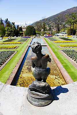 포토 JPG 해외이미지 나무 식물 계절 공원 꽃잎 꽃 유럽 호수 여행 백그라운드 잎 꽃무늬 밭 농업 전구 자연 손바닥 풍경 사람없음 야외 장식 빨간색 초록색 여름 컬러풀 노란색 여행객 정원 봄 이탈리아 활발 튤립 벚꽃 침대 우아함 빌라 해외202004 해외포토 손 공공시설 나라 산업 컬러 가구 컨셉 무늬 주택 사람 생태계 파일형식 이미지허브