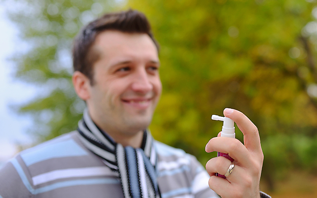 포토 JPG 해외이미지 계절 남자 얼굴 건강 한명 사람 소년 야외 약 목도리 고통 추위 가을 바이러스 질병 스웨터 두통 분무기 온도 알레르기 고립 기침 인플루엔자 증상 천식 항생제 성인남자만 해외202004 해외포토 1 잡화 감정 어린이 상의 의학 신체부위 남자만 성인만 파일형식 이미지허브