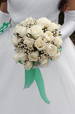 포토 JPG 해외이미지 식물 손 드레스 꽃 행복 꽃다발 결혼 잎 꽃무늬 패턴 신혼부부 자연 결혼식 남편 사랑 사람 사람없음 옆모습 장식 초록색 장미 파티 모임 신혼여행 흰색 축하 신선 잡기 아내 선택 배열 싱글 약혼 설정 접수 해외202004 해외포토 부부 옷 감정 뷰포인트 컬러 컨셉 무늬 모션 이벤트 신체부위 생태계 약속 신혼 파일형식 이미지허브