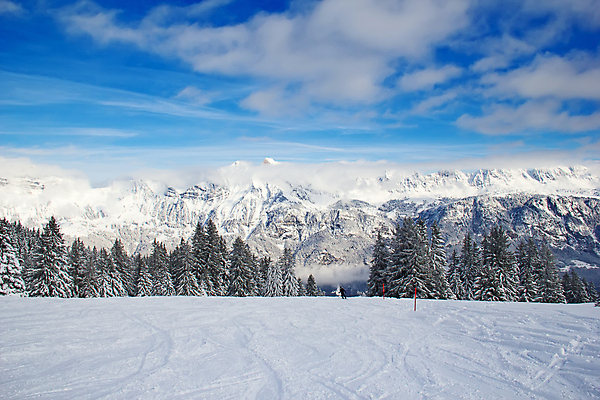 포토 JPG 해외이미지 주간 구름 겨울 자연 하늘 스키장 사람없음 야외 스위스 겨울풍경 설산 해외202004 해외포토 자연요소 계절 유럽 산 풍경 생태계 파일형식 이미지허브