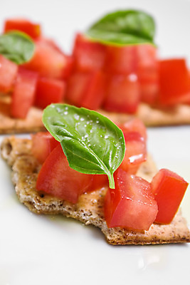 포토 JPG 해외이미지 접시 문화 음식 빵 2 토마토 부분 요리 사람없음 크래커 식당 이탈리아 펼침 신선 애피타이저 지중해 치수 서빙 바질 토막 고립 브루스케타 채식주의자 개조 해외202004 해외포토 식기 유럽 바다 채소 모션 쿠키 상점 채식 파일형식 이미지허브