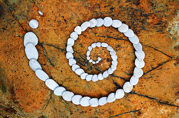 포토 JPG 해외이미지 선 바다 곡선 자연 하늘 추상 나선형 숙이기 사람없음 쌓기 스파 스트레칭 화목 조약돌 흰색 고리 그룹 파편 작음 균형 두루마리 심볼 명상 흙더미 평형 해외202004 해외포토 컬러 포즈 컨셉 무늬 모션 운동 수영 흙 돌_바위 크기 생태계 파일형식 더미 이미지허브