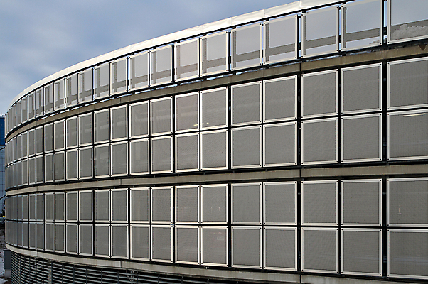 포토 JPG 해외이미지 디자인 외관 벽 백그라운드 패턴 비즈니스 건축양식 창문 교통시설 자동차 하늘 표면 추상 미래 사람없음 건물 금융 파란색 반사 우주 금속 거울 도시 원형 그물 센터 티켓 뉴스 건축가 주차 질감 상업 정사각형 제비 차고 철강 해외202004 해외포토 도형 직업 건축물 건축 육상교통 컬러 교통 컨셉 무늬 재질 조류 경제 시설 파일형식 이미지허브