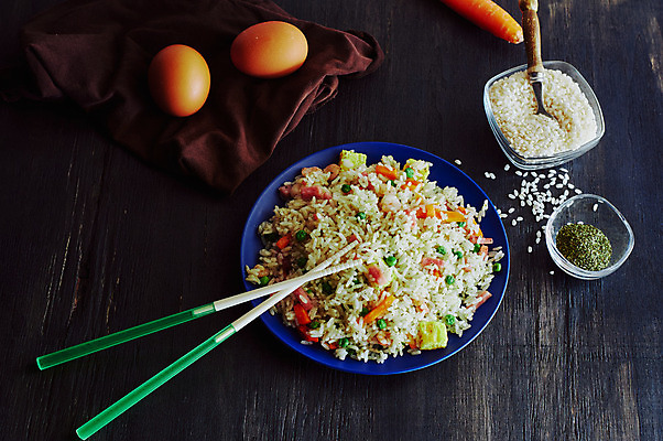 포토 JPG 해외이미지 음식 백그라운드 다이어트 채소 재료 젓가락 밥 돼지고기 3 요리 동양인 사람없음 가로 초록색 저녁식사 중국 당근 튀김 흰색 사발 혼합 먹기 대나무 완두콩 햄 건강식 점심식사 스타일 해외202004 해외포토 나무 아시아 컬러 모션 콩 뿌리채소 수저 건강 육류 인종 식사 사기그릇 파일형식 이미지허브