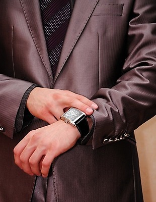 포토 JPG 해외이미지 백인 아이콘 직업 손 남자 행복 얼굴 시계 백그라운드 컨셉 돈 일러스트 회사 비즈니스 성공 넥타이 미소 사람 정장 성인 사람없음 파란색 유행 우주 거래 흰색 시간 업무 비즈니스맨 날짜 손목시계 경영자 약속 책임자 고립 분 해외202004 해외포토 서양인 잡화 옷 감정 컬러 장신구 표정 신체부위 작업 직장인 재산 리더 파일형식 이미지허브