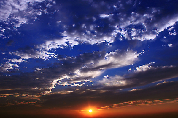 포토 JPG 해외이미지 구름 백그라운드 오렌지 자연 하늘 아침 추상 풍경 사람없음 야외 여름 파란색 빛 컬러풀 햇빛 태양 일출 맑음 황혼 일몰 새벽 분위기 황금 야간 저녁 장면 내추럴 웅장함 해외202004 해외포토 주간 자연요소 계절 컬러 컨셉 무늬 과일 날씨 노을 생태계 파일형식 이미지허브