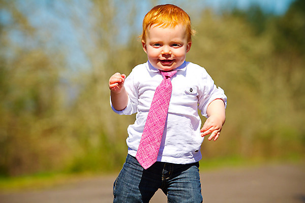 포토 JPG 해외이미지 백인 1 남자 행복 어린이 넥타이 한명 사람 야외 빨간색 달리기 걷기 산책 흰색 아기 생강 단계 빨간머리 걸음마 해외202004 해외포토 서양인 헤어스타일 잡화 감정 컬러 채소 모션 휴식 파일형식 이미지허브
