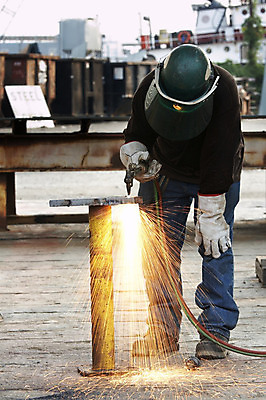 포토 JPG 해외이미지 직업 산업 가면 안전 사람없음 금속 손전등 업무 제조 용접공 철강 화상 해외202004 해외포토 재질 조명 작업 상처 파일형식 이미지허브