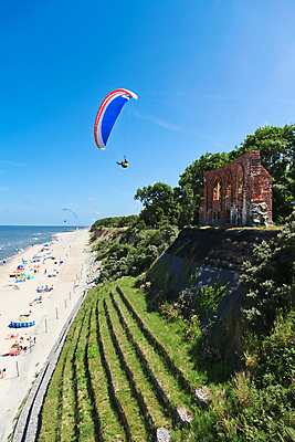 포토 JPG 해외이미지 스포츠 바다 여행 포즈 자연 하늘 휴가 풍경 취미 사람없음 야외 물 여름 파란색 점프 자유 비행 만 스웨터 스카이다이빙 낙하산 노력 글라이더 무료 스타일 해외202004 해외포토 자연요소 계절 컬러 컨셉 상의 모션 익스트림스포츠 생태계 파일형식 이미지허브