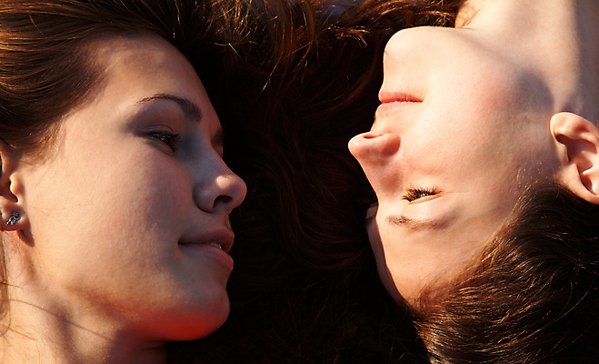 포토 JPG 해외이미지 백인 모델 라이프스타일 응시 여자 감정 얼굴 생각 자연 갈색머리 건강 사람 성인 두명 머리 활발 표현 쌍 입 화려 그룹 피부 입술 내추럴 배려 해외202004 해외포토 서양인 헤어스타일 시선 컨셉 생활 신체부위 생태계 파일형식 이미지허브