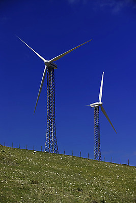 포토 JPG 해외이미지 구름 날개 자연 하늘 바람 풍경 사람없음 초록색 파란색 환경 탑 금속 힘 재활용 행성 풍차 발전기 에너지 분위기 선택 언덕 옵션 생태계 역동적 프로펠러 태양에너지 유지 내추럴 방앗간 개발 생태학 해외202004 해외포토 자연요소 건축물 교육 컬러 컨셉 재질 날씨 우주 발전소 그린에너지 친환경 파일형식 이미지허브