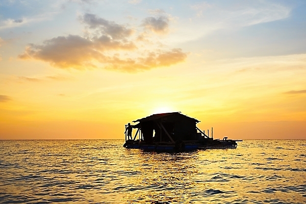 포토 JPG 해외이미지 전통 계절 아시아 바다 여행 교통시설 자연 하늘 아침 낚시 주택 항해 어업 풍경 사람없음 물 여름 빛 햇빛 태양 마을 일출 환경 항구 황혼 일몰 새벽 만 황금 저녁 어부 베트남 감탄 파라다이스 수평선 해외202004 해외포토 주간 자연요소 직업 나라 산업 교통 배_교통 레저 건물 노을 동남아시아 야간 시설 생태계 파일형식 이미지허브