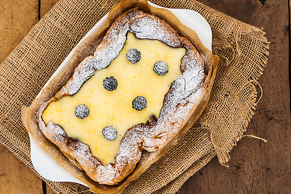 포토 JPG 해외이미지 접시 종이 음식 백그라운드 탁자 디저트 요리 사람없음 목재 갈색 케이크 초콜릿 얼음 흰색 신선 달콤 맛 가루 설탕 굽기 가득함 크림 퍼프 푸딩 블랙베리 프랑스어 양피지 캐서롤 페스츄리 해외202004 해외포토 자연요소 나무 문자 식기 빵 컬러 가구 컨셉 과일 재료 용기_그릇 구이 파일형식 이미지허브