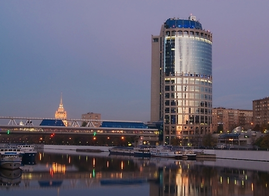 포토 JPG 해외이미지 디자인 외관 벽 비즈니스 건축양식 통신 유리 하늘 지붕 사람없음 건물 물 금융 파란색 빛 강 사무실 일몰 도시 센터 재산 건축가 러시아 빛망울 고용 모스크바 철강 콘크리트 해외202004 해외포토 자연요소 직업 건축물 건축 유럽 컬러 재질 경제 노을 구직 채용 파일형식 이미지허브