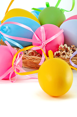 포토 JPG 해외이미지 전통 디자인 계절 행복 리본 종교 문화 음식 분홍색 백그라운드 자연 휴가 부활절 선물 사람없음 장식 초록색 파란색 노란색 바구니 계란 봄 활발 흰색 축하 인사 점 그룹 4월 심볼 오브젝트 활 짐싸기 고립 파스텔톤 해외202004 해외포토 기념일 감정 컬러 컨셉 알 예절 날짜 생태계 파일형식 이미지허브