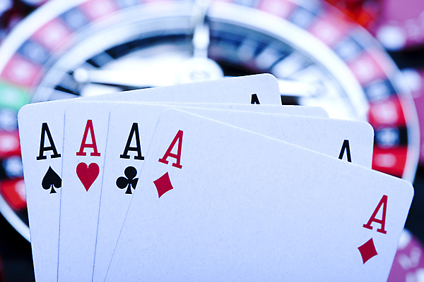 포토 JPG 해외이미지 실내 사람없음 아웃포커스 트럼프 도박 카지노 룰렛 겜블 해외202004 해외포토 촬영기법 내부 놀이용품 게임 파일형식 이미지허브