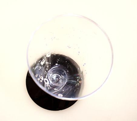 포토 JPG 해외이미지 음료 유리 주택 사람없음 와인 검은색 축하 투명 샴페인 해외202004 해외포토 컬러 컨셉 재질 주류 건물 파일형식 이미지허브