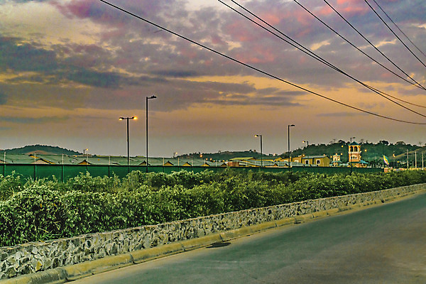 포토 JPG 해외이미지 외관 도로 교실 자연 거리 아파트 주택 안테나 풍경 사람없음 건물 미국 새벽 중앙 야간 커뮤니티 에콰도르 연립주택 이웃 남쪽 교외 해외202004 해외포토 자연요소 건축물 교육 길 북아메리카 통신 학교 교통시설 남아메리카 방향 생태계 파일형식 이미지허브