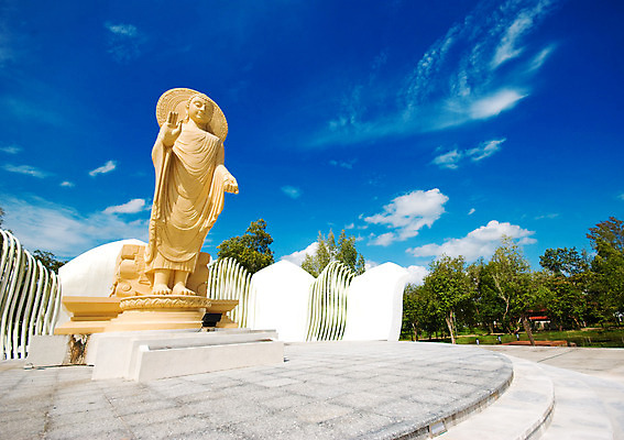 포토 JPG 해외이미지 나무 전통 손 아시아 종교 문화 여행 백그라운드 불교 태국 하늘 추상 미술 동양인 사람없음 건물 파란색 조각상 노란색 평화 흰색 기도 도시 사찰 역사 황금 큼 명상 경례 숭배 신앙심 옛날 존경 해외202004 해외포토 식물 건축물 나라 컬러 컨셉 무늬 종교건축 문화예술 인종 신체부위 조형물 인사 크기 파일형식 이미지허브