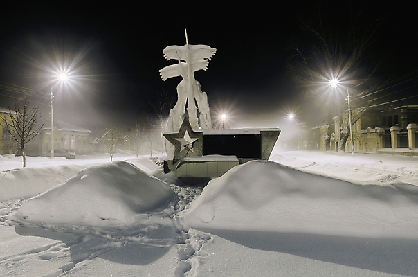 포토 JPG 해외이미지 겨울 전등 거리 사람없음 어둠 안개 도시 야간 러시아 트랙 천연기념물 해외202004 해외포토 자연요소 계절 유럽 날씨 조명 파일형식 이미지허브