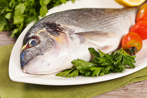 포토 JPG 해외이미지 접시 방울토마토 파슬리 사람없음 레몬 날것 도미 해외202004 해외포토 식기 토마토 채소 과일 어류 파일형식 이미지허브