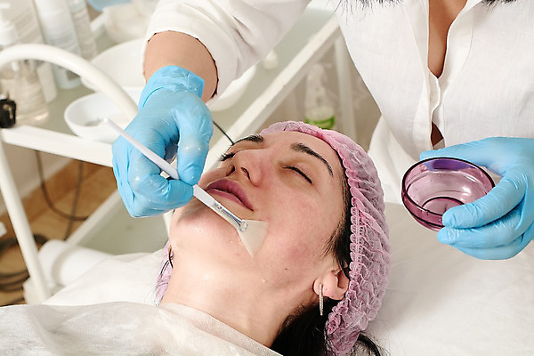 포토 JPG 해외이미지 백인 직업 여자 행복 얼굴 휴식 건강 가면 한명 사람 치료 상점 스파 화장품 기쁨 신선 붓 매끈함 미용사 소중 피부 크림 스킨케어 테라피 내추럴 순서 거짓말 돌봄 리프팅 보습 위생관리 의료성형뷰티 해외202004 해외포토 서양인 1 감정 컨셉 의학 모션 관리 신체부위 뷰티 감각 파일형식 이미지허브