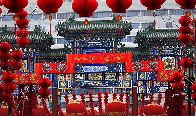 포토 JPG 해외이미지 전통 디자인 계절 공원 행복 아시아 종이 문화 백그라운드 겨울 휴가 새로움 기념 매달리기 동양인 사람없음 야외 장식 빨간색 파티 정원 축제 중국 등불 화려 행운 역사 큼 연도 묘사 대문 베이징 해외202004 해외포토 공공시설 감정 나라 컬러 컨셉 모션 조명 인종 이벤트 문 크기 파일형식 이미지허브