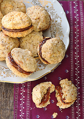 포토 JPG 해외이미지 접시 음료 음식 탁자 아침 디저트 콩 사람없음 목재 컵 갈색 쿠키 케이크 초콜릿 검은색 침묵 빵집 머그컵 견과류 뜨거움 달콤 맛 아침식사 정상 굽기 브런치 아로마 땅콩 에스프레소 점심식사 단절 옛날 페스츄리 스타일 해외202004 해외포토 주간 나무 식기 커피 빵 컬러 가구 컨셉 재료 곡류 상점 식사 소리 구이 파일형식 이미지허브