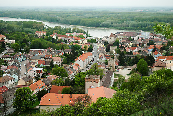 포토 JPG 해외이미지 나무 지붕 주택 사람없음 초록색 강 마을 도시 숲 타운 해외202004 해외포토 식물 컬러 건물 파일형식 이미지허브