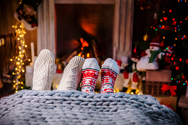 포토 JPG 해외이미지 라이프스타일 디자인 커플 기념일 행복 백그라운드 컨셉 크리스마스 휴가 새해 양말 함께함 사람없음 가로 축제 인사 벽난로 크리스마스이브 정확 해외202004 해외포토 감정 관계 이벤트 생활 예절 파일형식 이미지허브