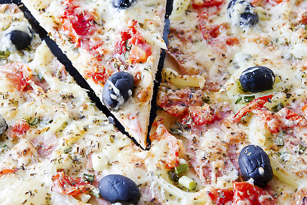 포토 JPG 해외이미지 음식 토마토 채소 피자 사람없음 식사 신선 올리브 이탈리아문화 고립 해외202004 해외포토 열매 패스트푸드 서양음식 유럽문화 파일형식 이미지허브