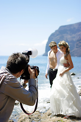 포토 JPG 해외이미지 커플 바다 신랑 결혼 천사 두명 카메라 반지 사진사 암초 약혼 해외202004 해외포토 장신구 관계 사람 이벤트 전자제품 작가 약속 파일형식 이미지허브