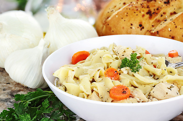 포토 JPG 해외이미지 음식 빵 재료 양파 파스타 파슬리 건강 마늘 사람없음 아웃포커스 가로 숟가락 식사 저녁식사 치킨 당근 면 뜨거움 사발 수프 인스턴트 허브 국수 준비 성분 덩어리 점심식사 핸드메이드 해외202004 해외포토 식물 채소 뿌리채소 서양음식 촬영기법 수저 면류 사기그릇 닭고기요리 파일형식 이미지허브