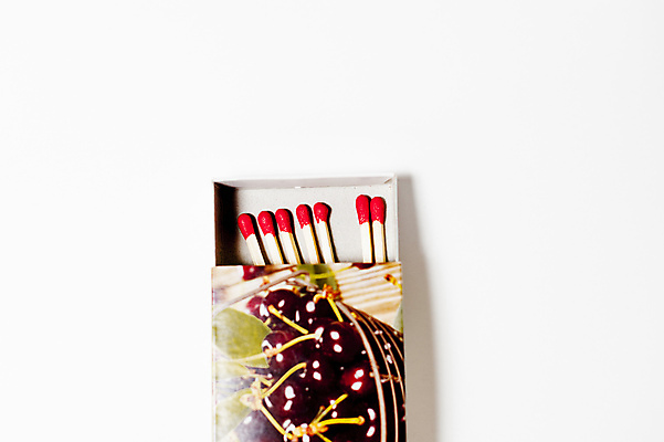 포토 JPG 해외이미지 디자인 종이 백그라운드 일러스트 가정 안전 경기 사람없음 목재 그래픽 빨간색 빛 상자 흰색 오픈 막대기 위험 모닥불 심볼 오브젝트 대리석 팩 고립 점화 해외202004 해외포토 나무 스포츠 컬러 컨셉 재료 불 화장품 파일형식 이미지허브