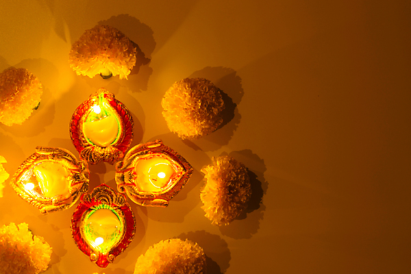 포토 JPG 해외이미지 전통 행복 문화 백그라운드 패턴 불 휴가 기념 따뜻함 사람없음 장식 빨간색 빛 컬러풀 평화 축제 어둠 기도 램프 축하 인사 신용카드 야간 인도인 기회 문학 점토 광 등잔 힌두교 해외202004 해외포토 자연요소 외국인 감정 종교 컬러 컨셉 무늬 조명 동양인 금융 예절 파일형식 이미지허브