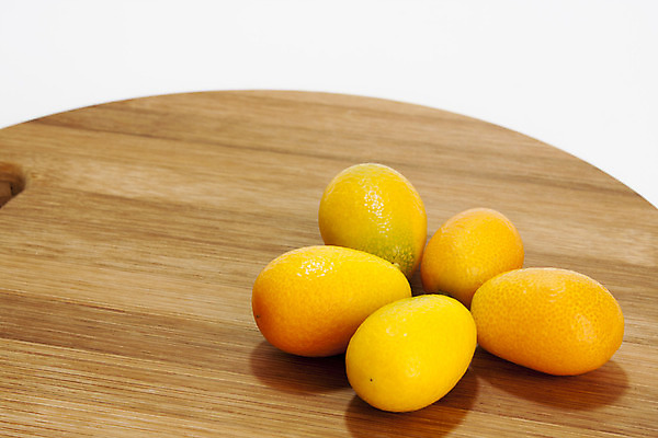 포토 JPG 해외이미지 음식 조각 다이어트 오렌지 과일 귤 사람없음 목재 초록색 농작물 노란색 주스 흰색 신선 그룹 횡단보도 맛 라임 고립 목판 채식주의자 해외202004 해외포토 나무 음료 컬러 컨셉 농업 재료 건강 보행로 채식 파일형식 이미지허브